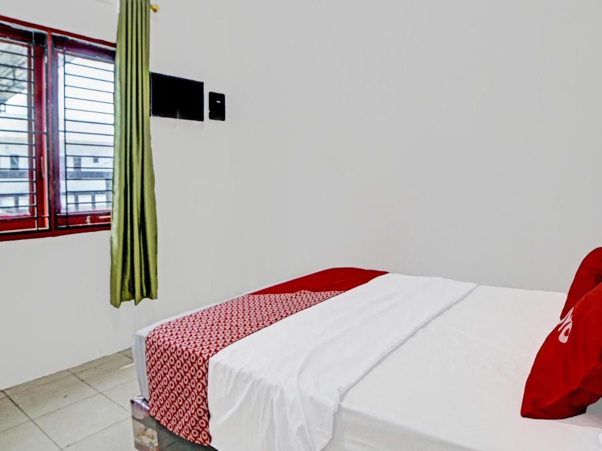 Spot On 91509 Unggul Kost 2* Medan